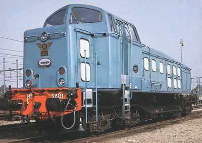 172329 Afbeelding van de diesel-electrische locomotief nr. 2801 van de N.S. te Eindhoven.Zie ook cat. nr. 883057 voor ...